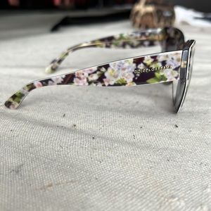 Florar Dolce& Gabb Sun glasses